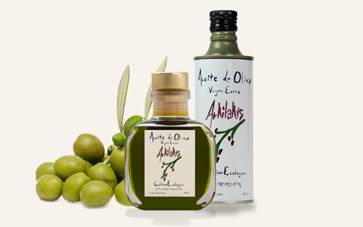 Botellas de aceite virgen extra ecológico en formato de 200 ml y 500 ml