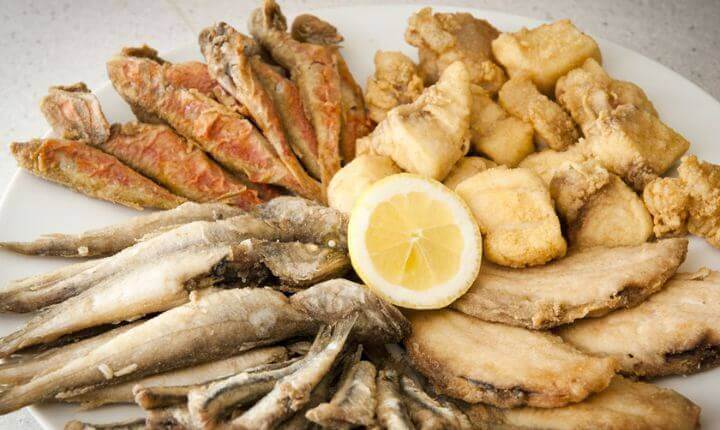 Fritura de pescado típica de la dieta mediterránea